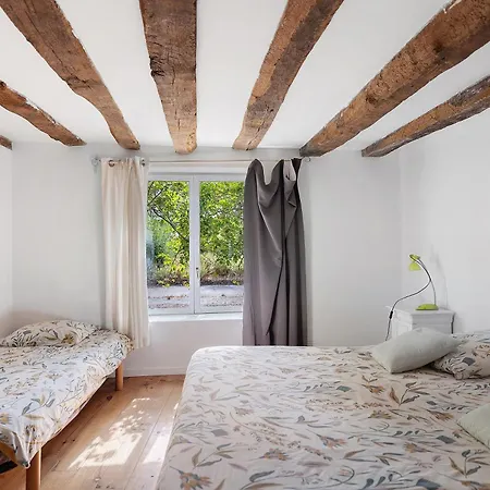 Au Fabuleux Festin Bed & Breakfast