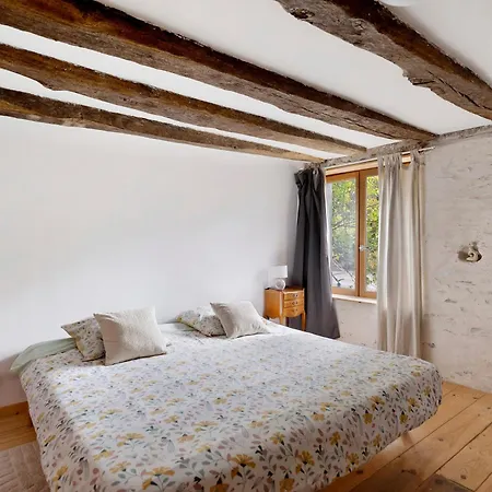 Au Fabuleux Festin Bed & Breakfast