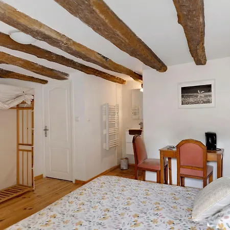Au Fabuleux Festin Bed & Breakfast 3*
